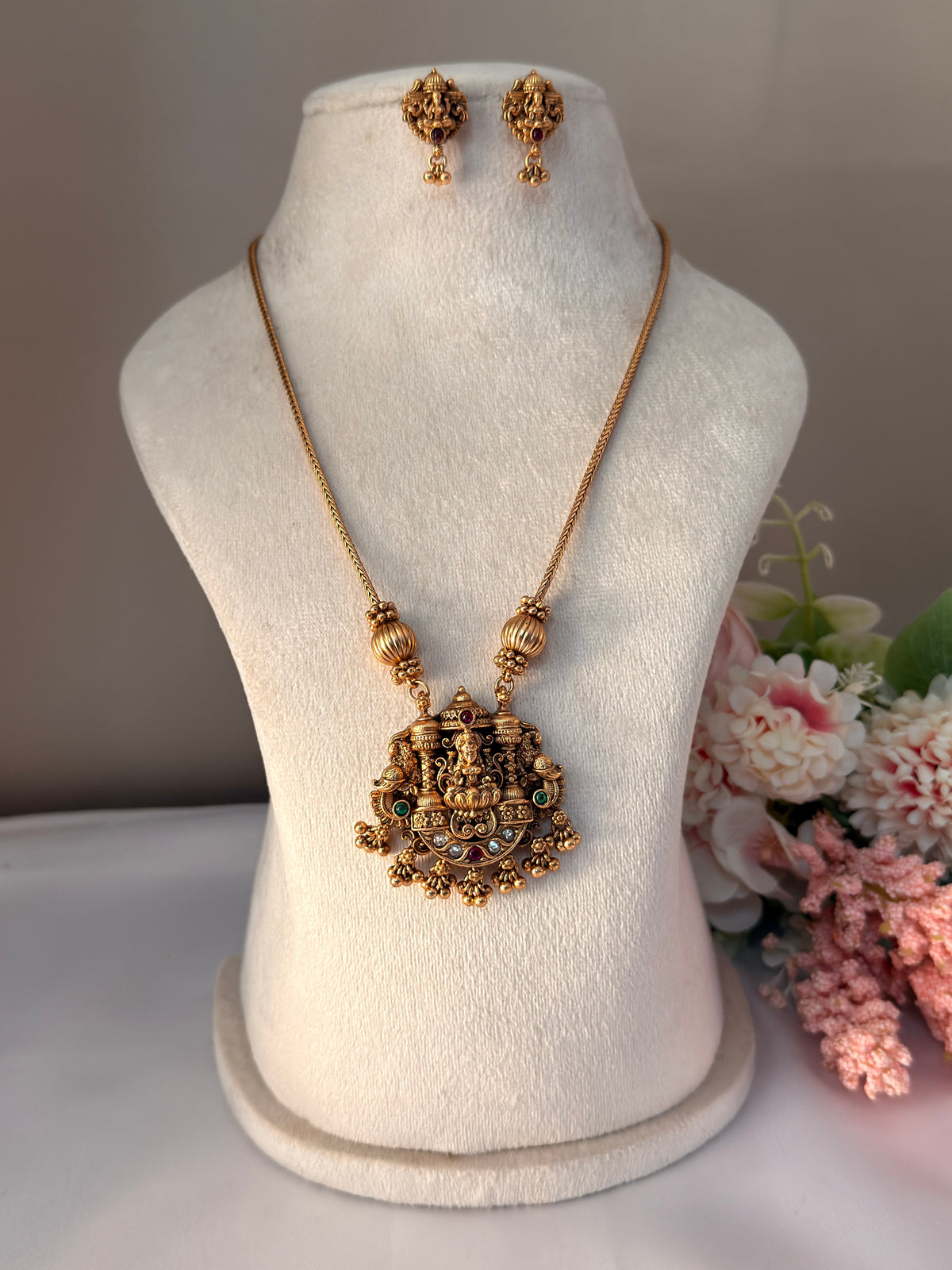 Lakshmi Peacock with Pillar Short Chain SC67
