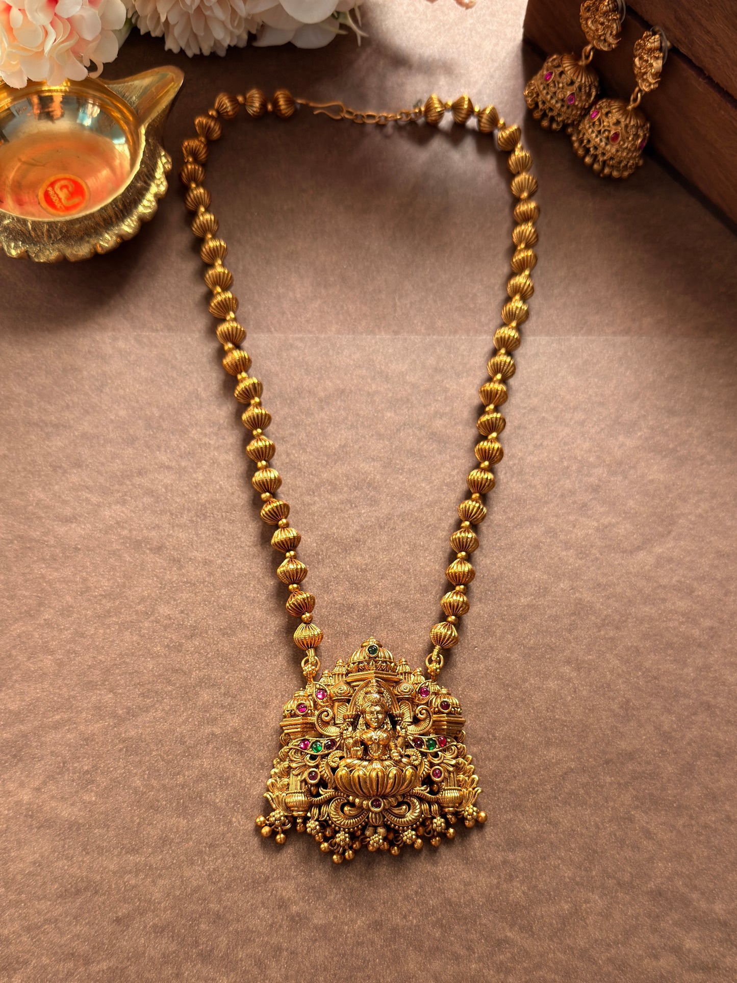 Lakshmi Single Large Pendent Mid Haram MID14