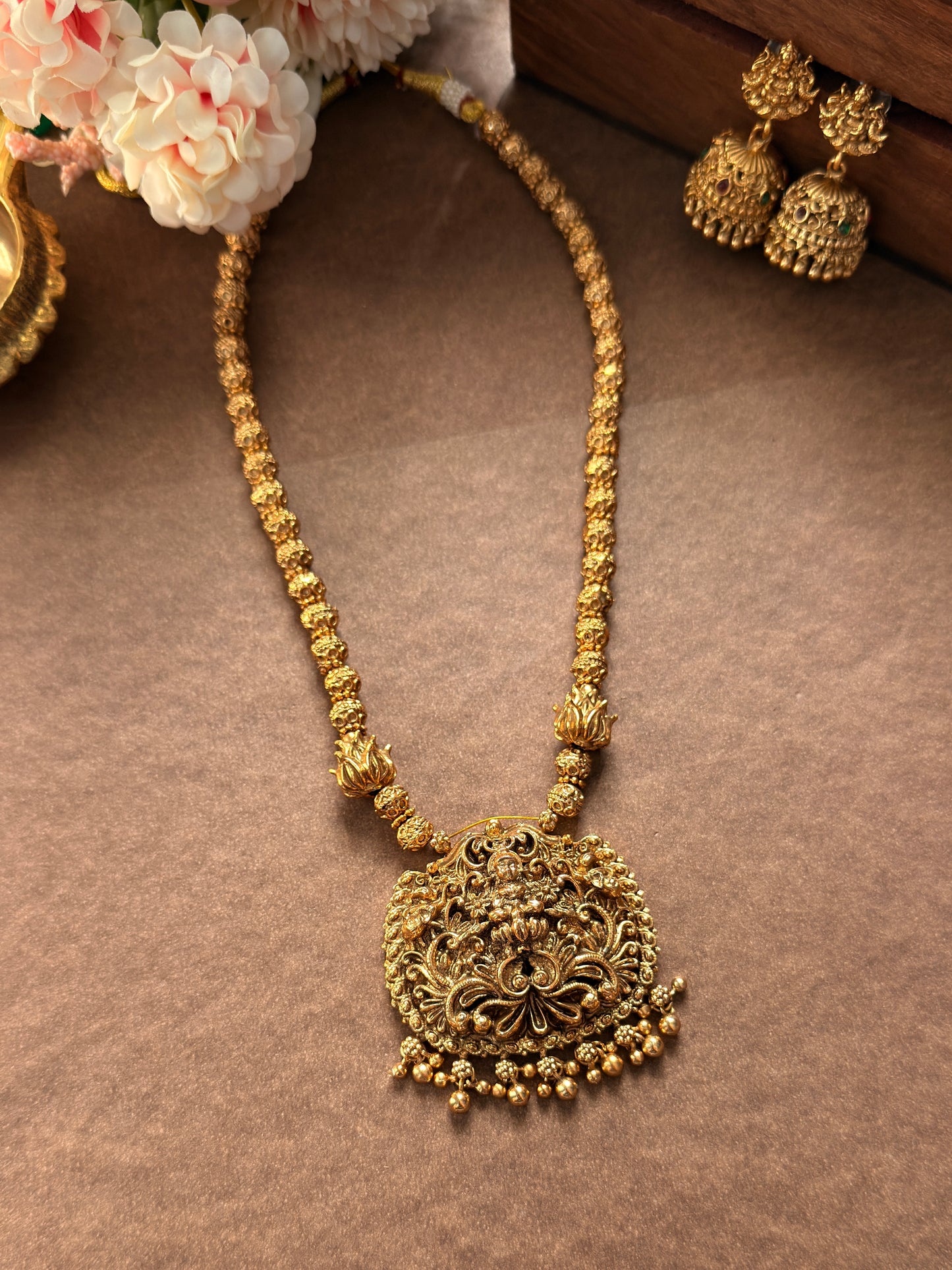 Lakshmi Single pendent Gold Beads MID27