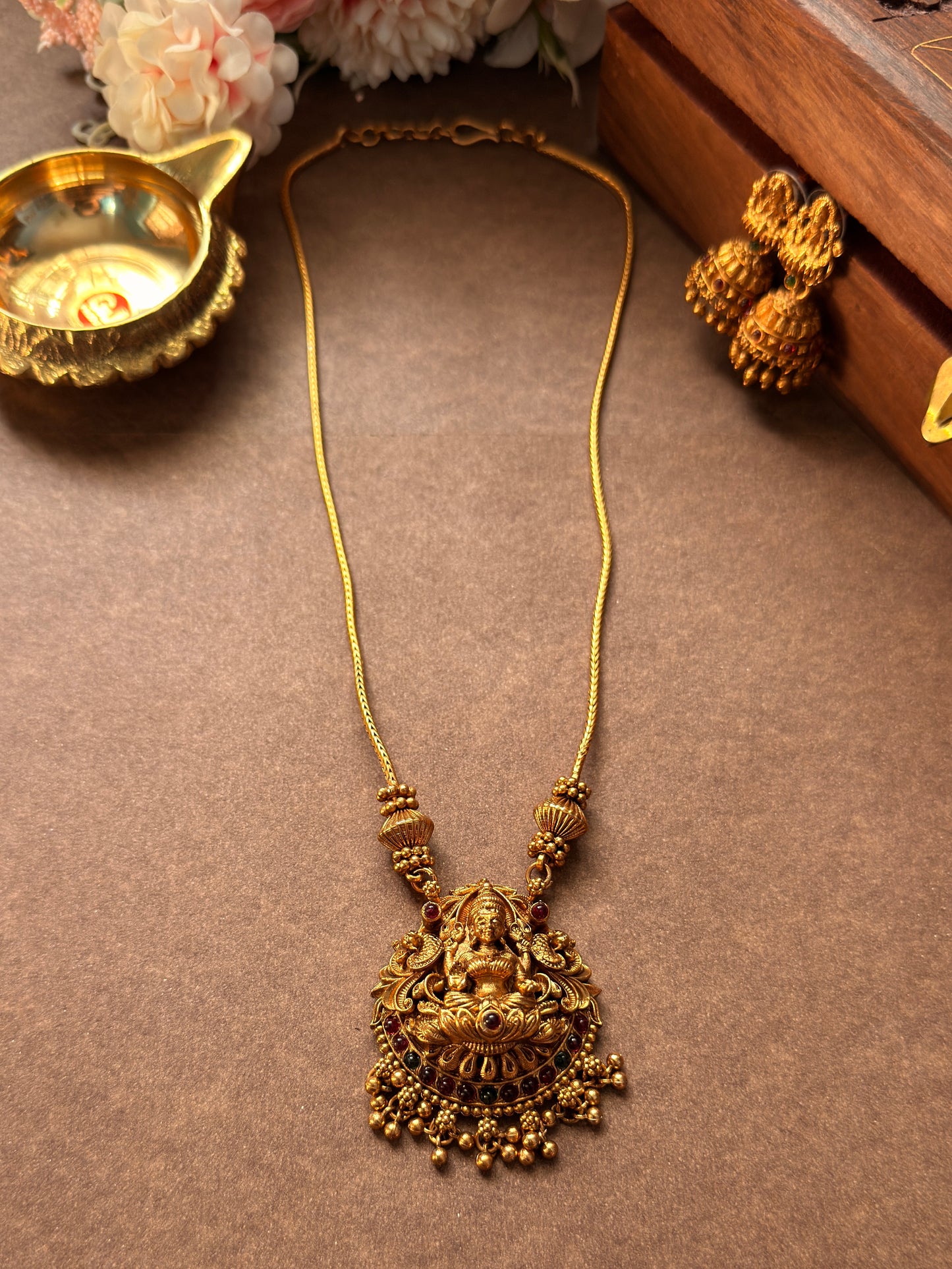 Lakshmi small U short chain SC23