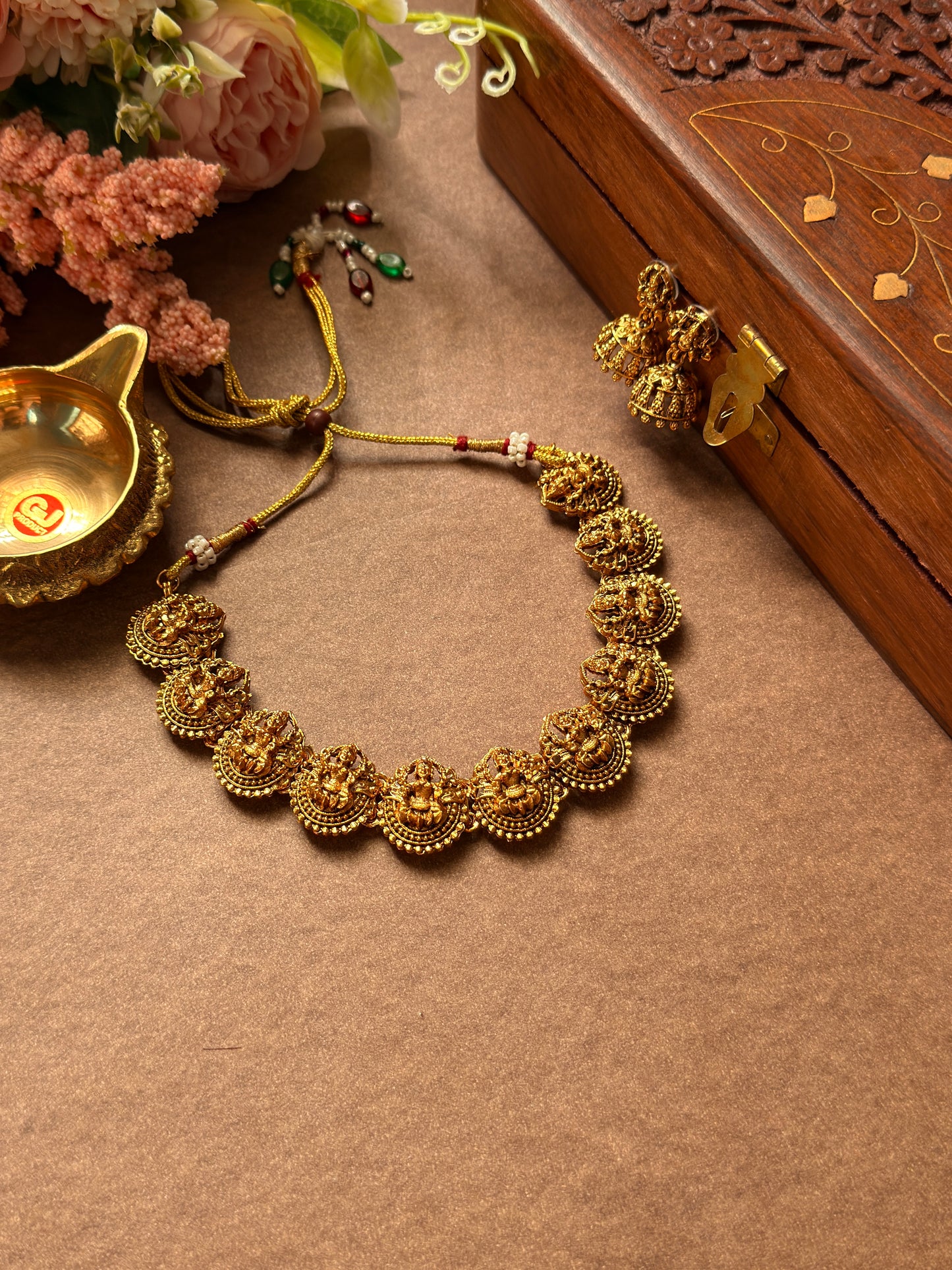 Lakshmi Round Necklace NE65