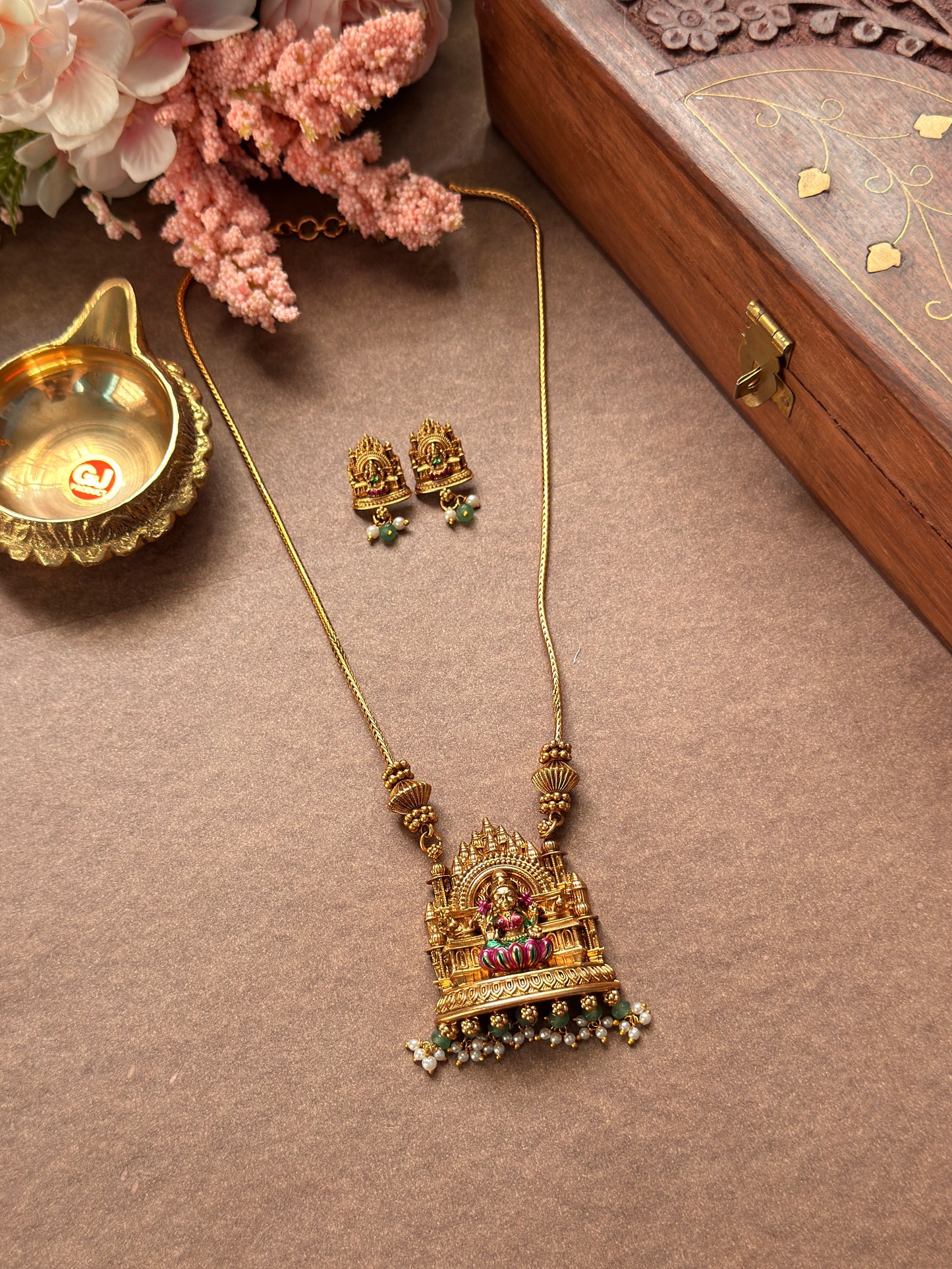 Lakshmi short chain Enamel SC08