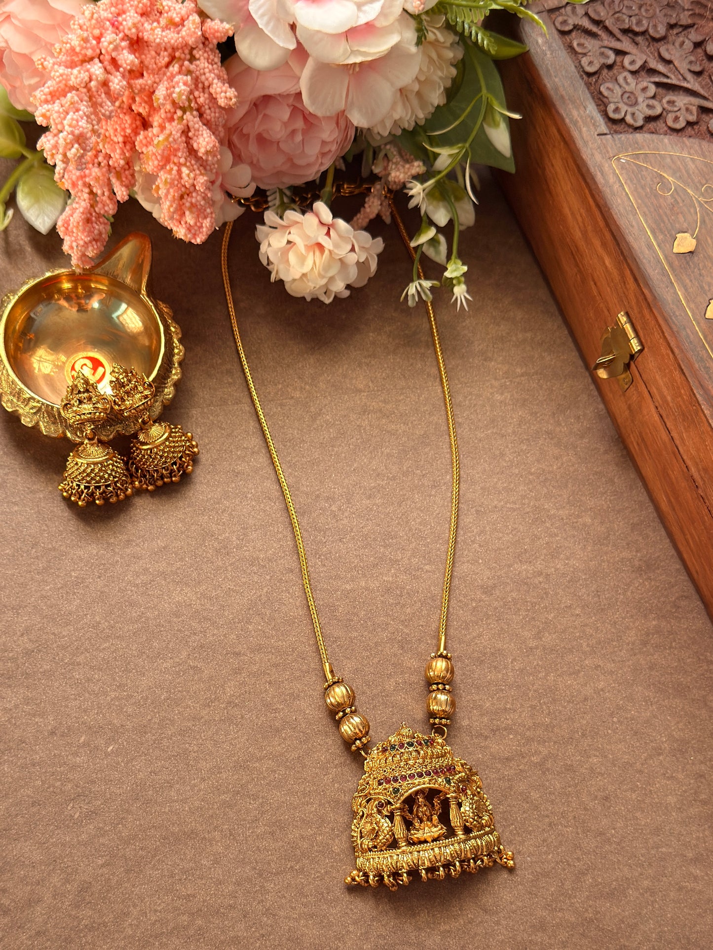 Temple Short Chain SC01
