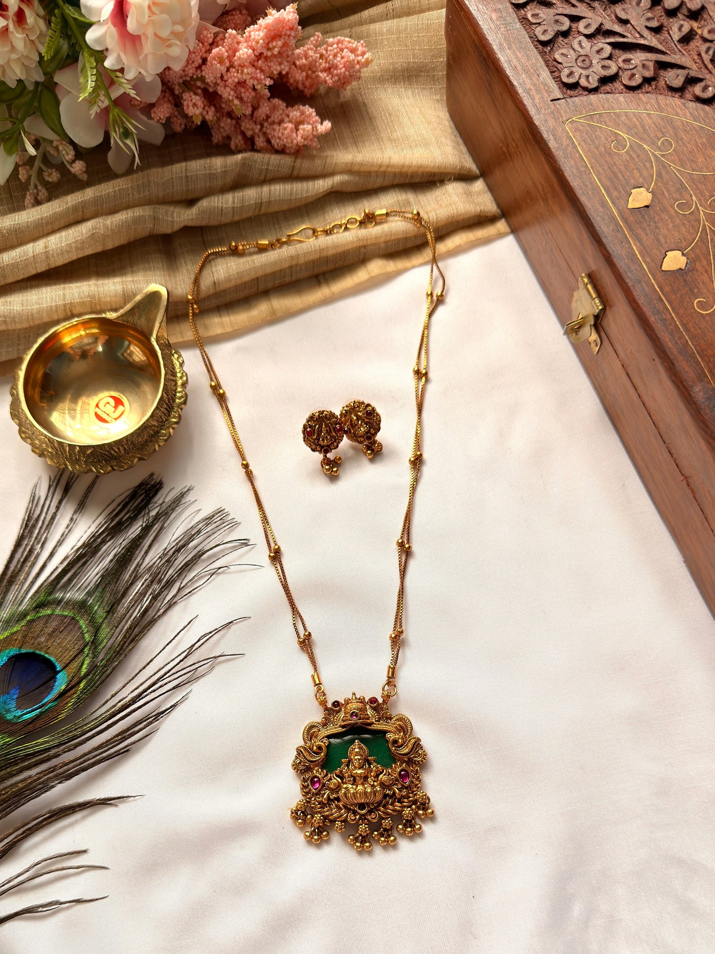 Devi Green Enamel Short chain