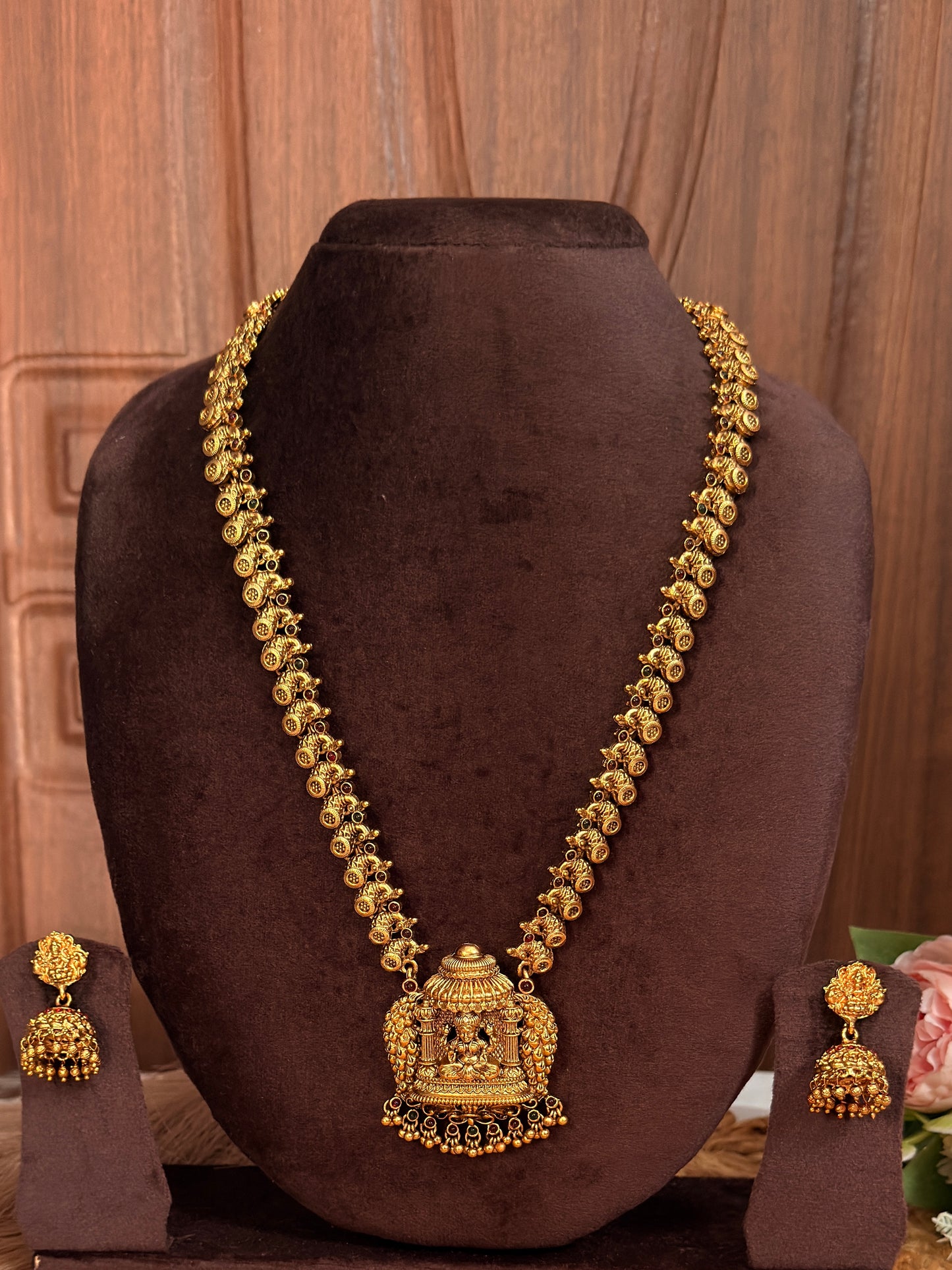 Lakshmi Single pillar Long Haram L12