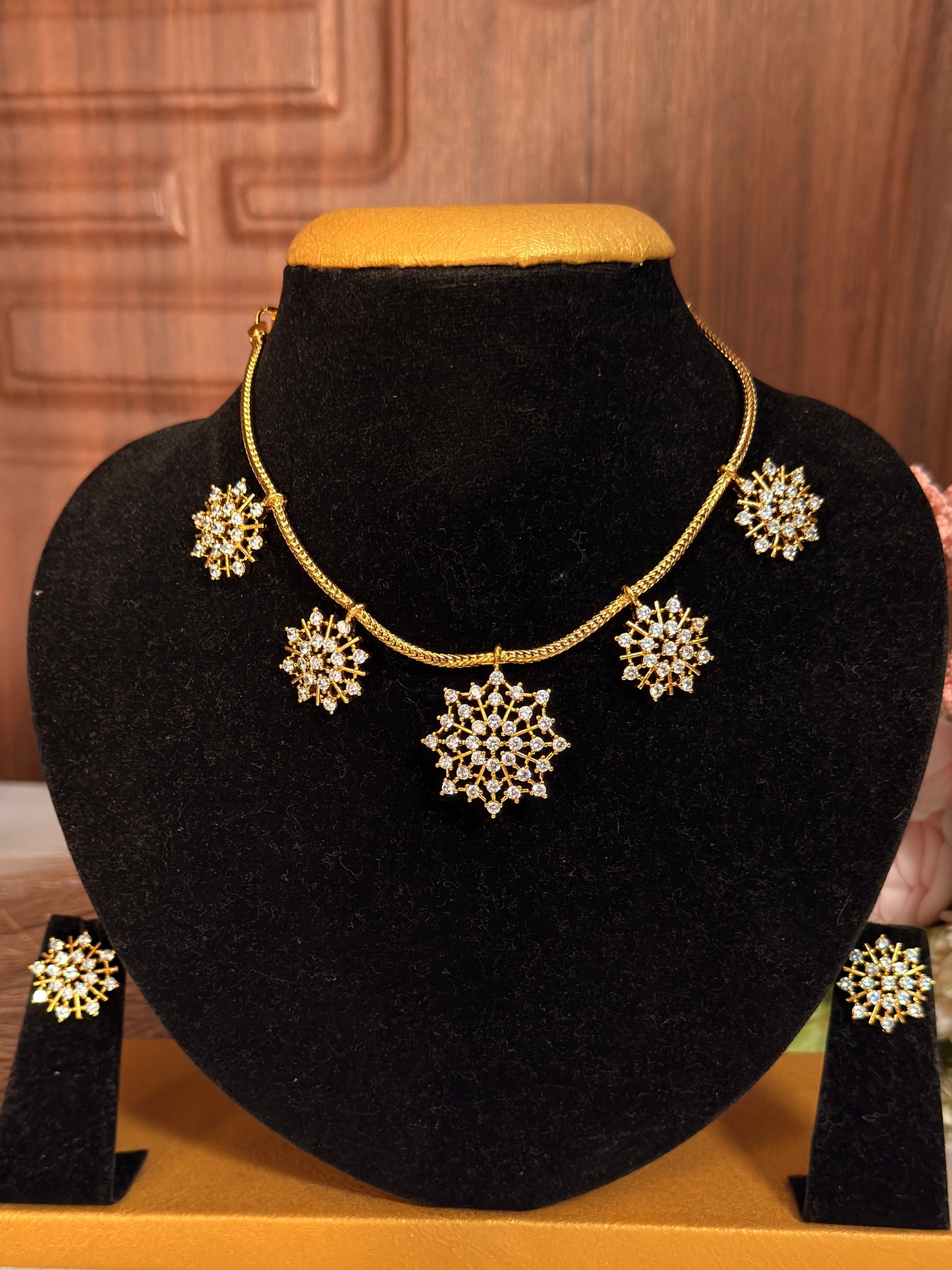 Corona design multi pendant DIA23