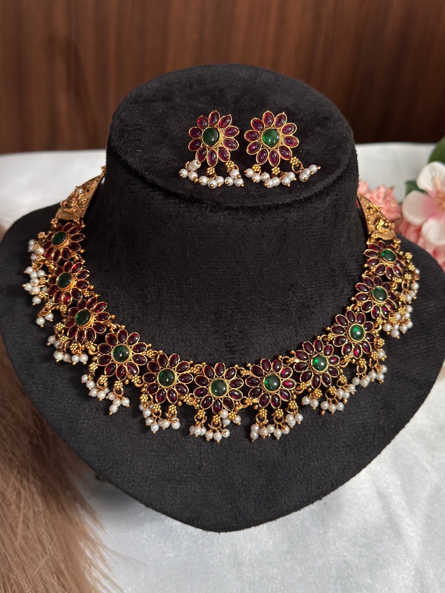 Flower with Pearls NE80