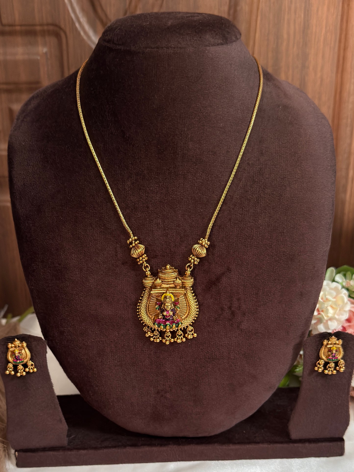 U Shape Lakshmi Devi Short Chain SC46