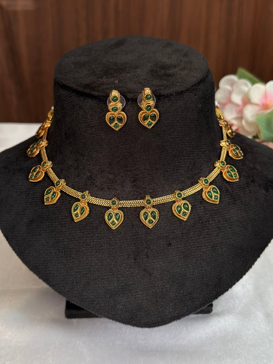 Little Hearts Choker NE115