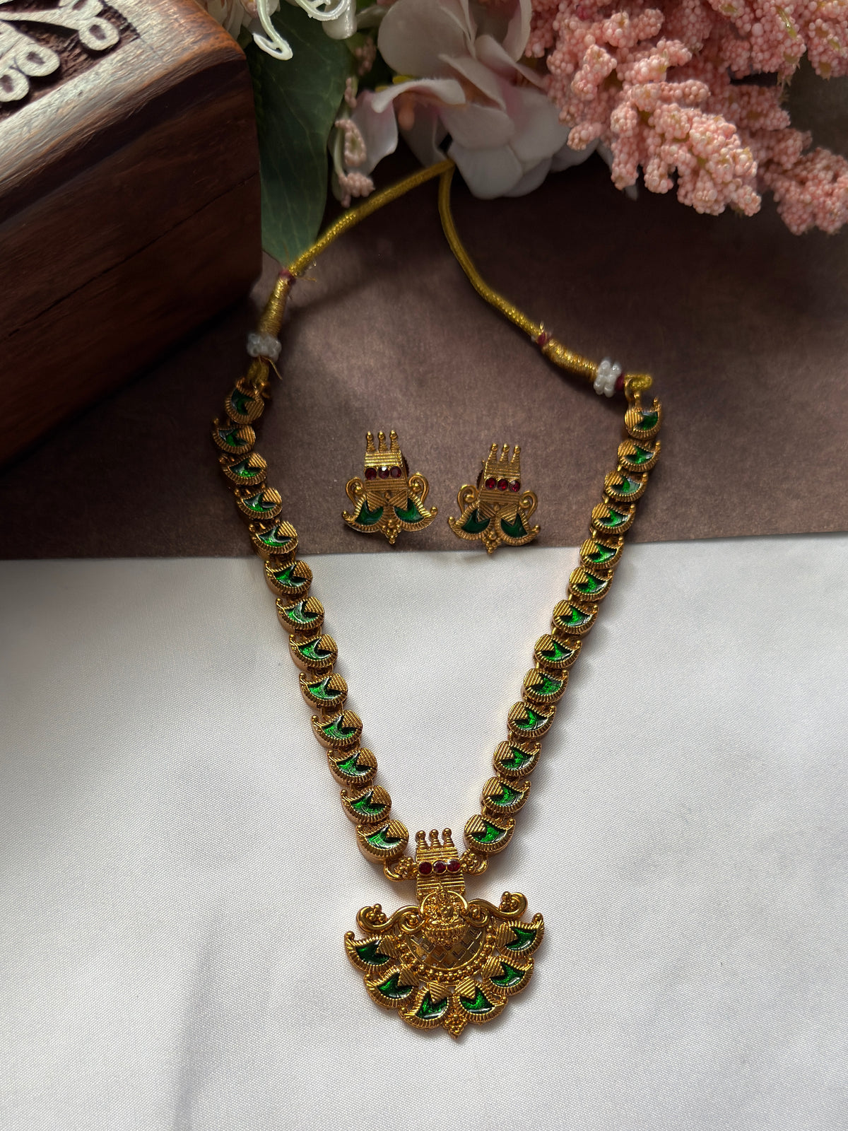 Lakshmi Small Mango Necklace NE121