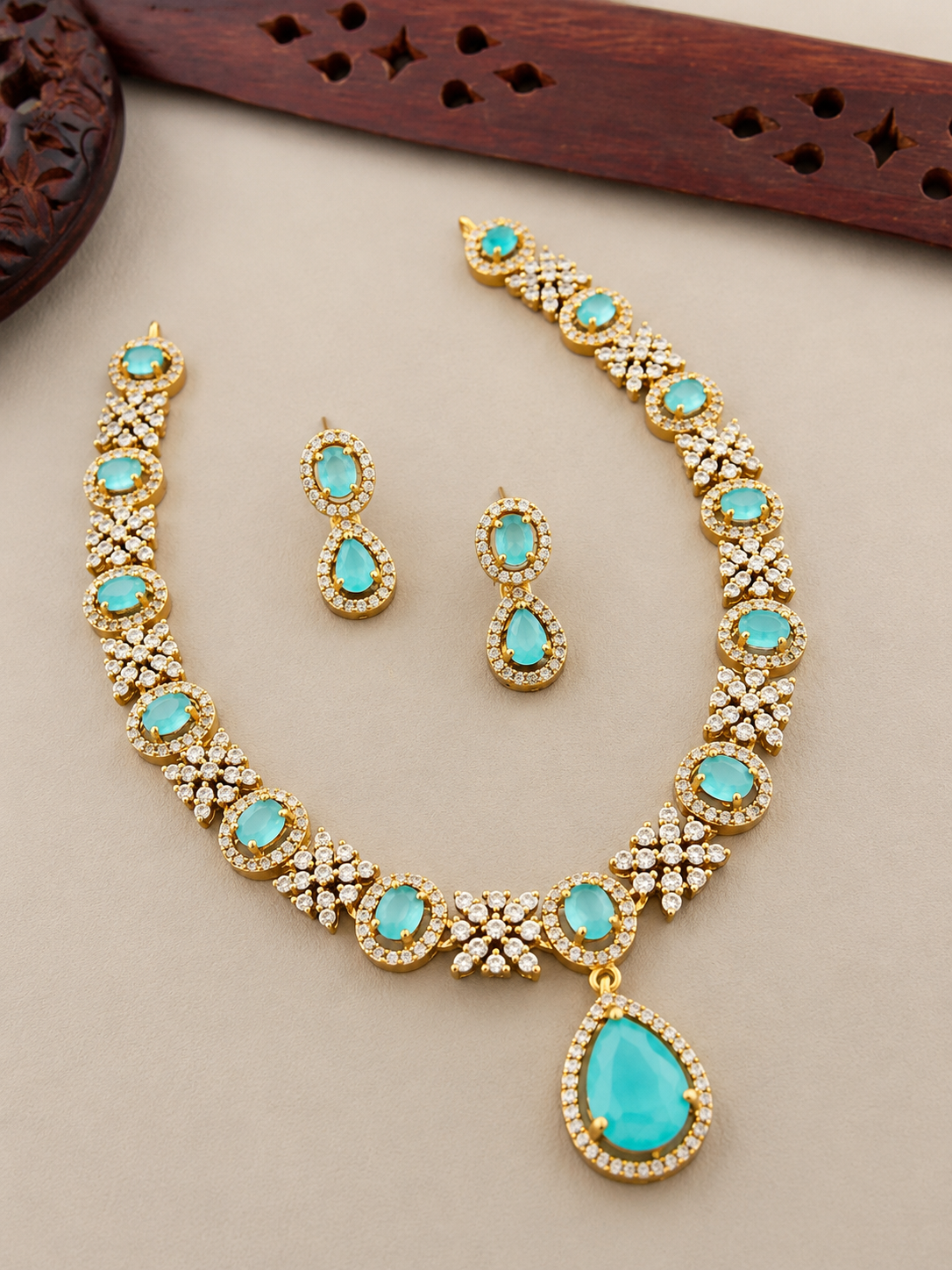 Elegant Teardrop Necklace Set DIA69