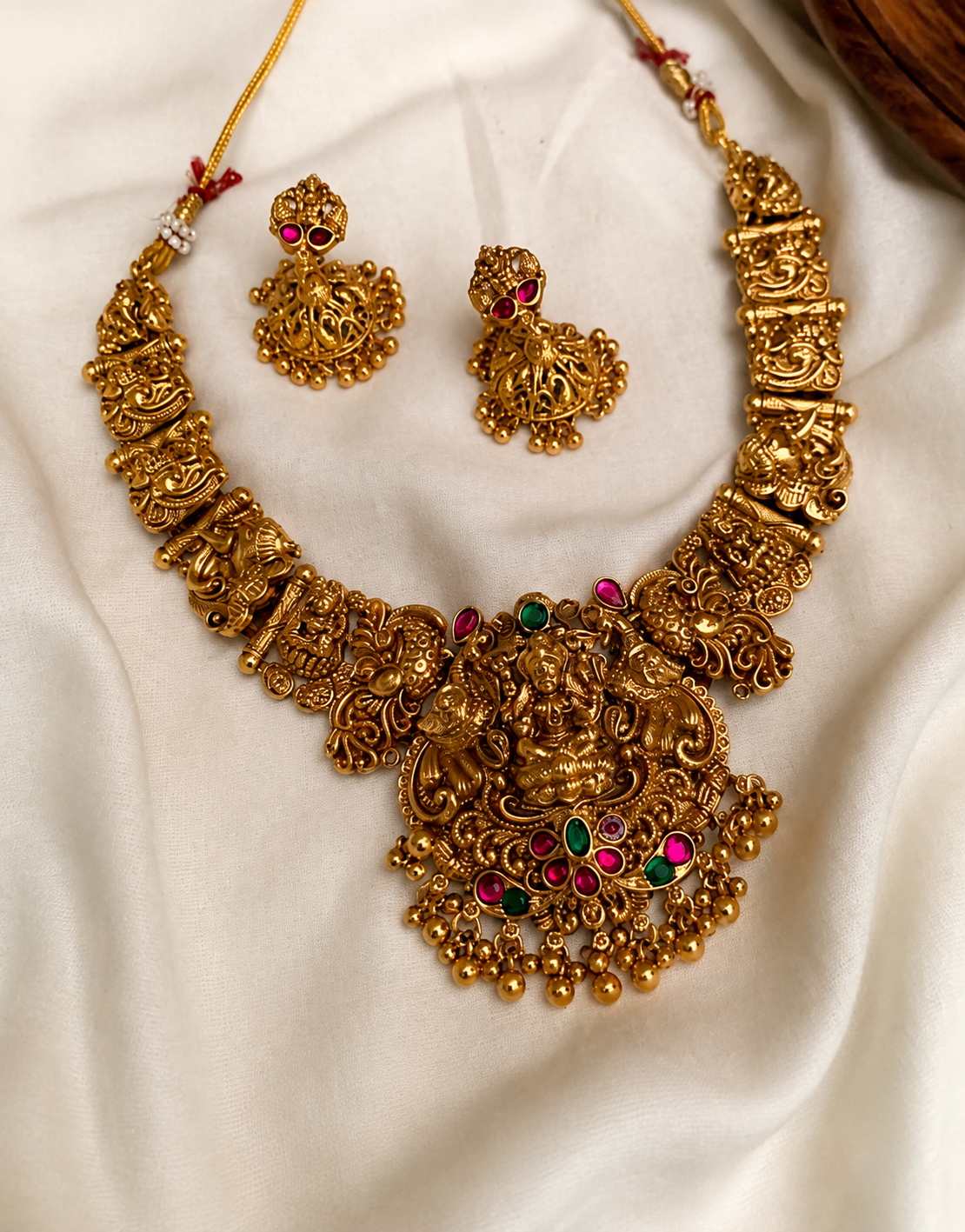 Lakshmi large Necklace NE138