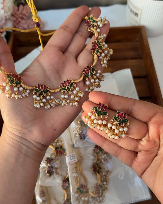 Lotus Wave with Pearl necklace NE52