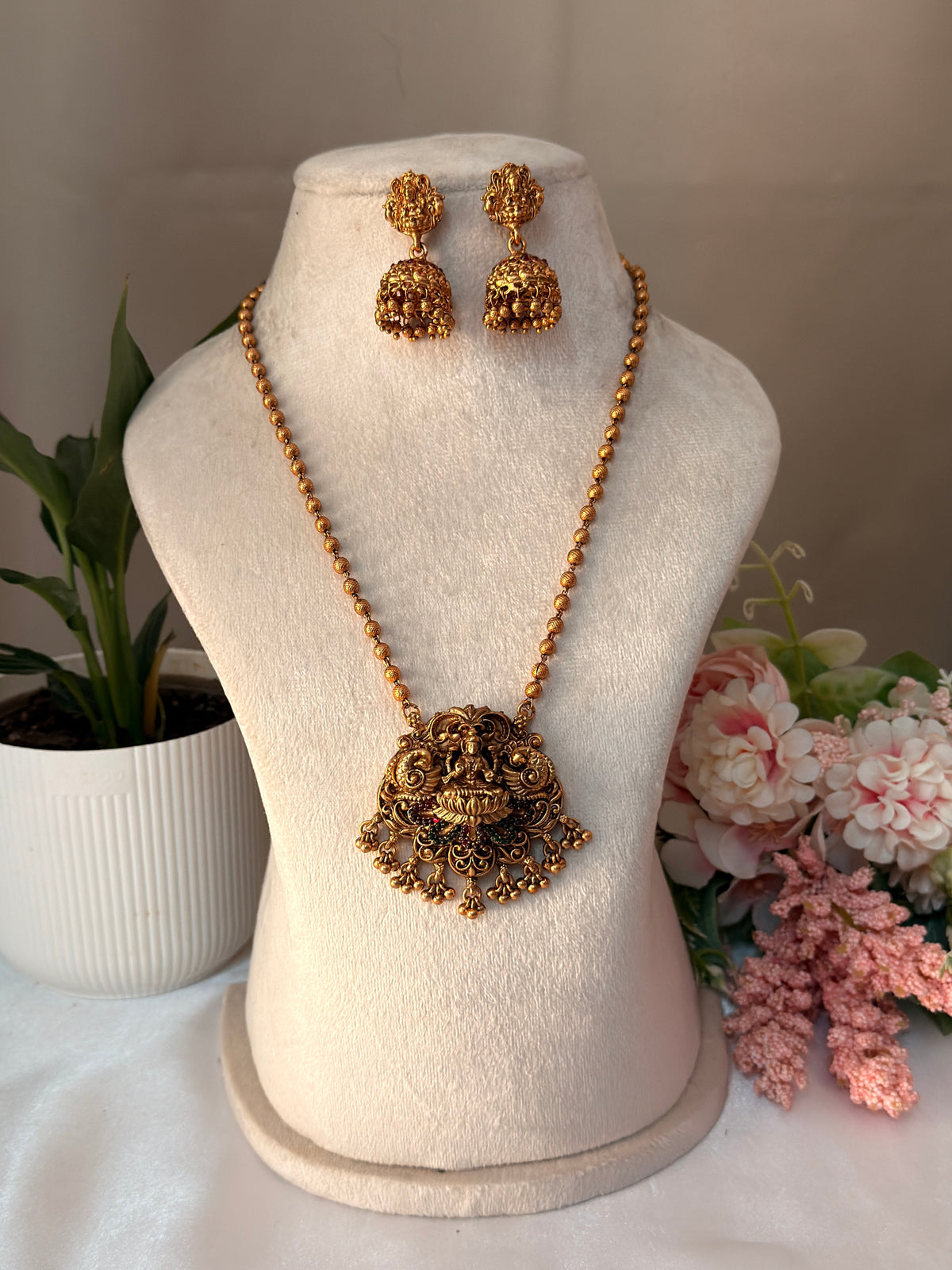 Lakshmi with gold beads Pepper chain SC30