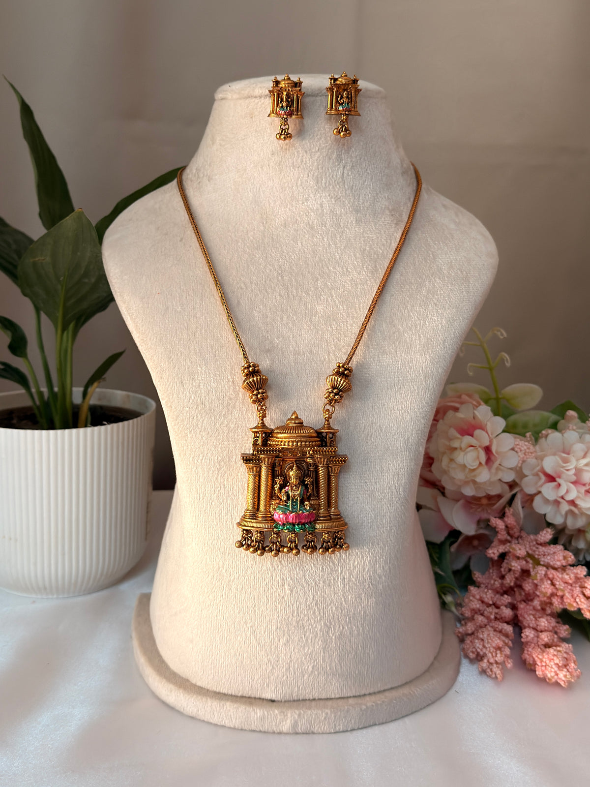 Blue Lakshmi pillar Short Chain SC14