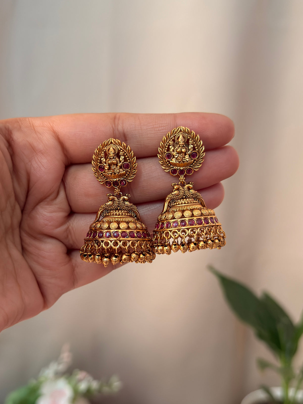 Lakshmi Devi in Leaf Jhumka EAR45