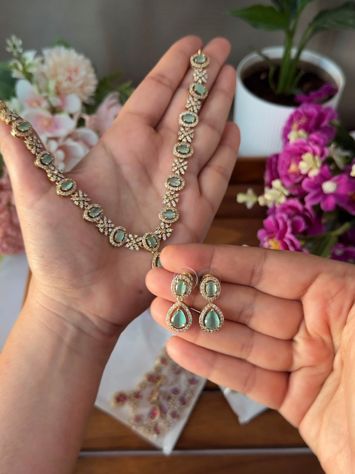 Elegant Teardrop Necklace Set DIA69
