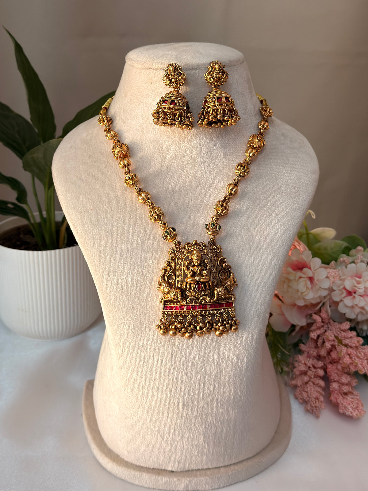 Beautiful Lakshmi Red stone Short Chain SC12