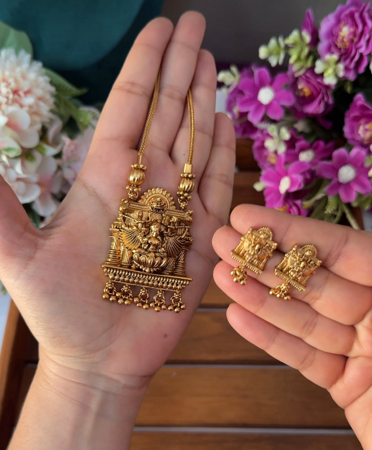 Goddess Gold Pendant Short Chain SC66