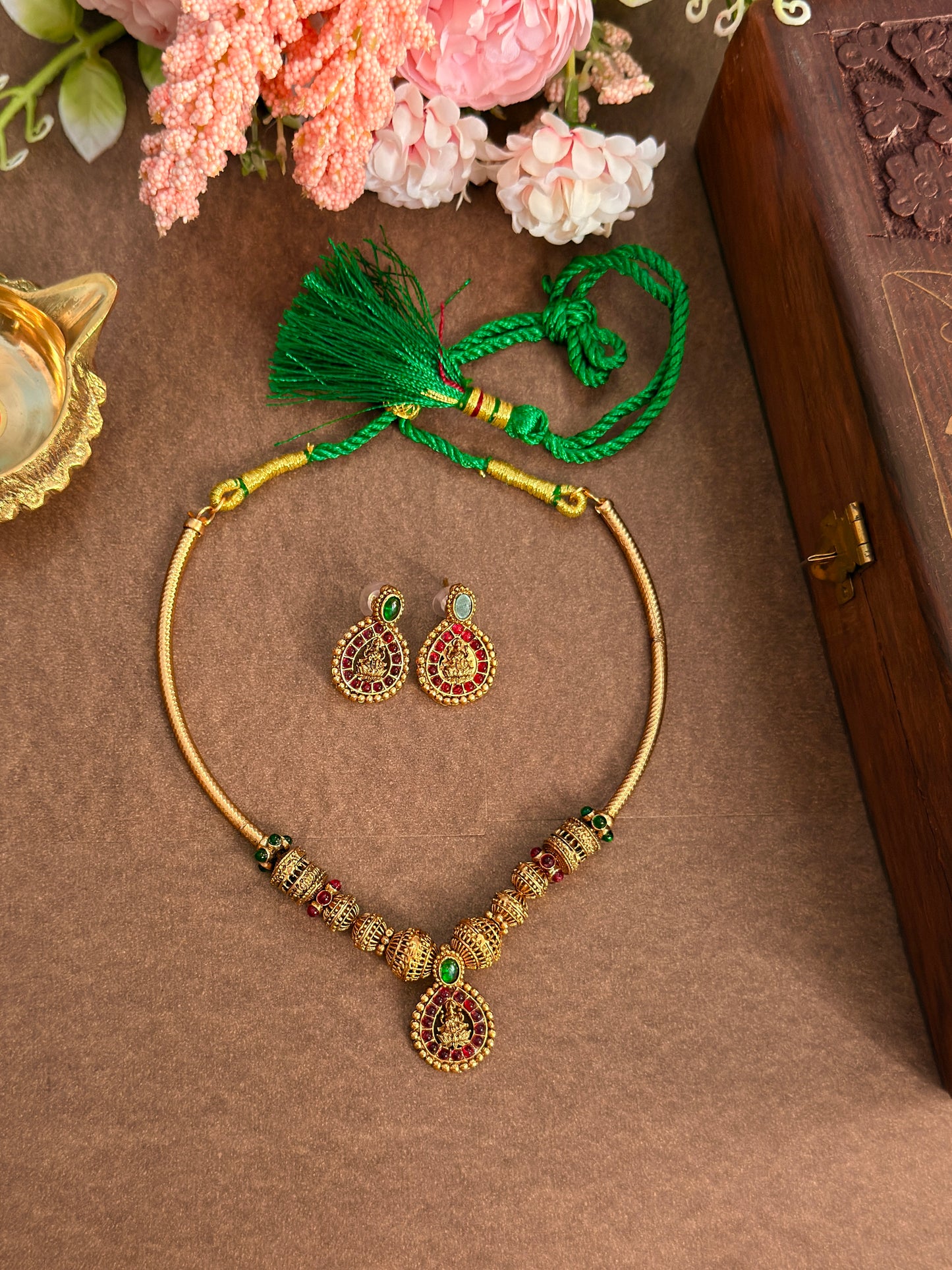Round design Lakshmi Necklace NE37
