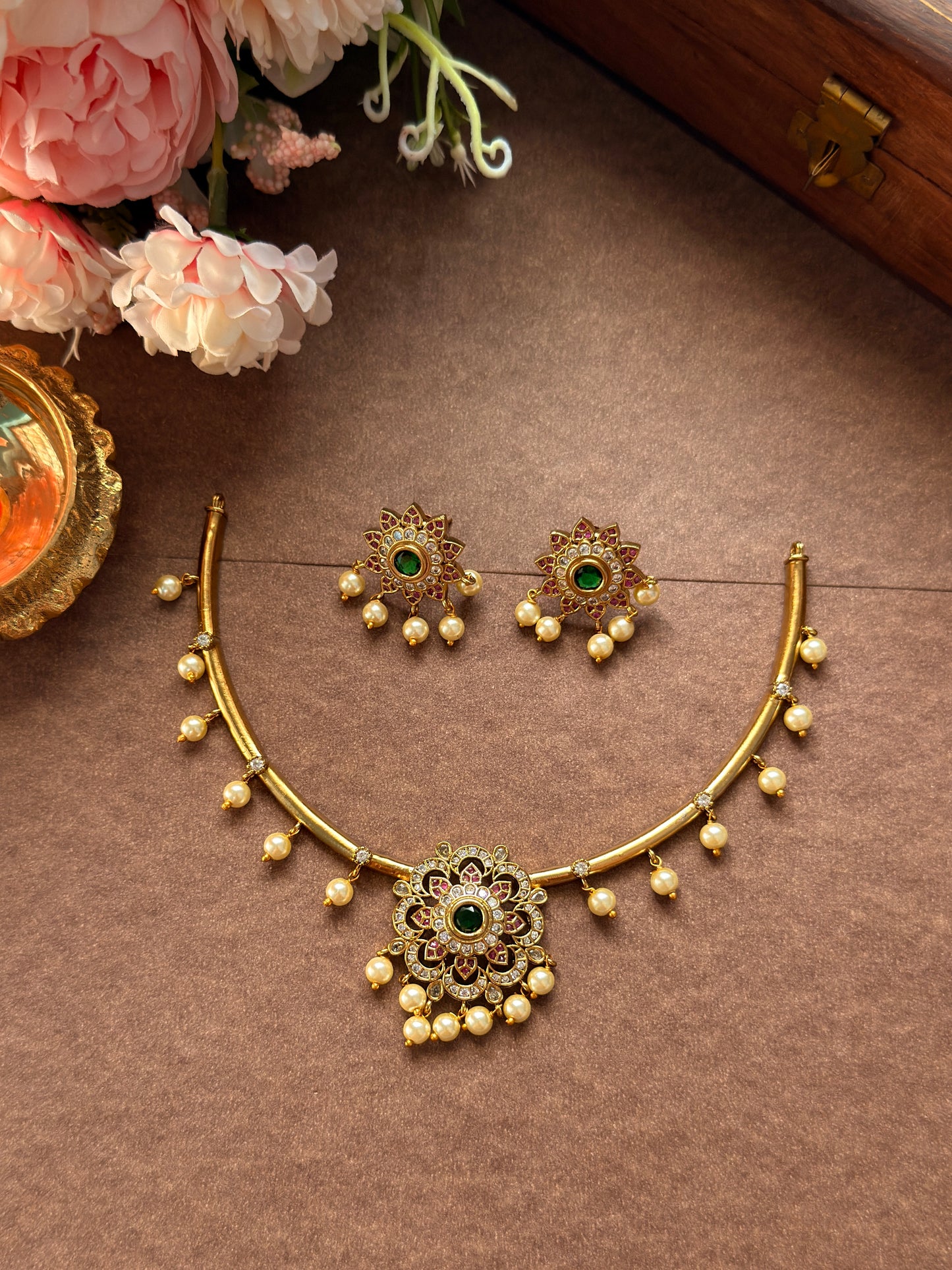 Single flower design chain Pearl hanging Necklace DIA31