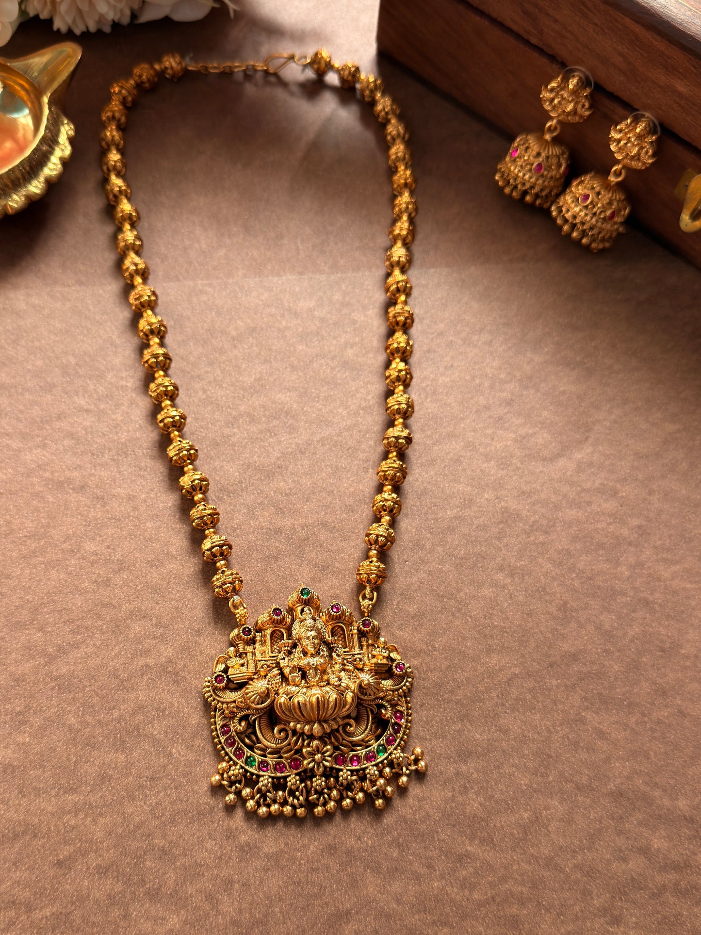 Lakshmi Large Pendent Mid Haram MID16