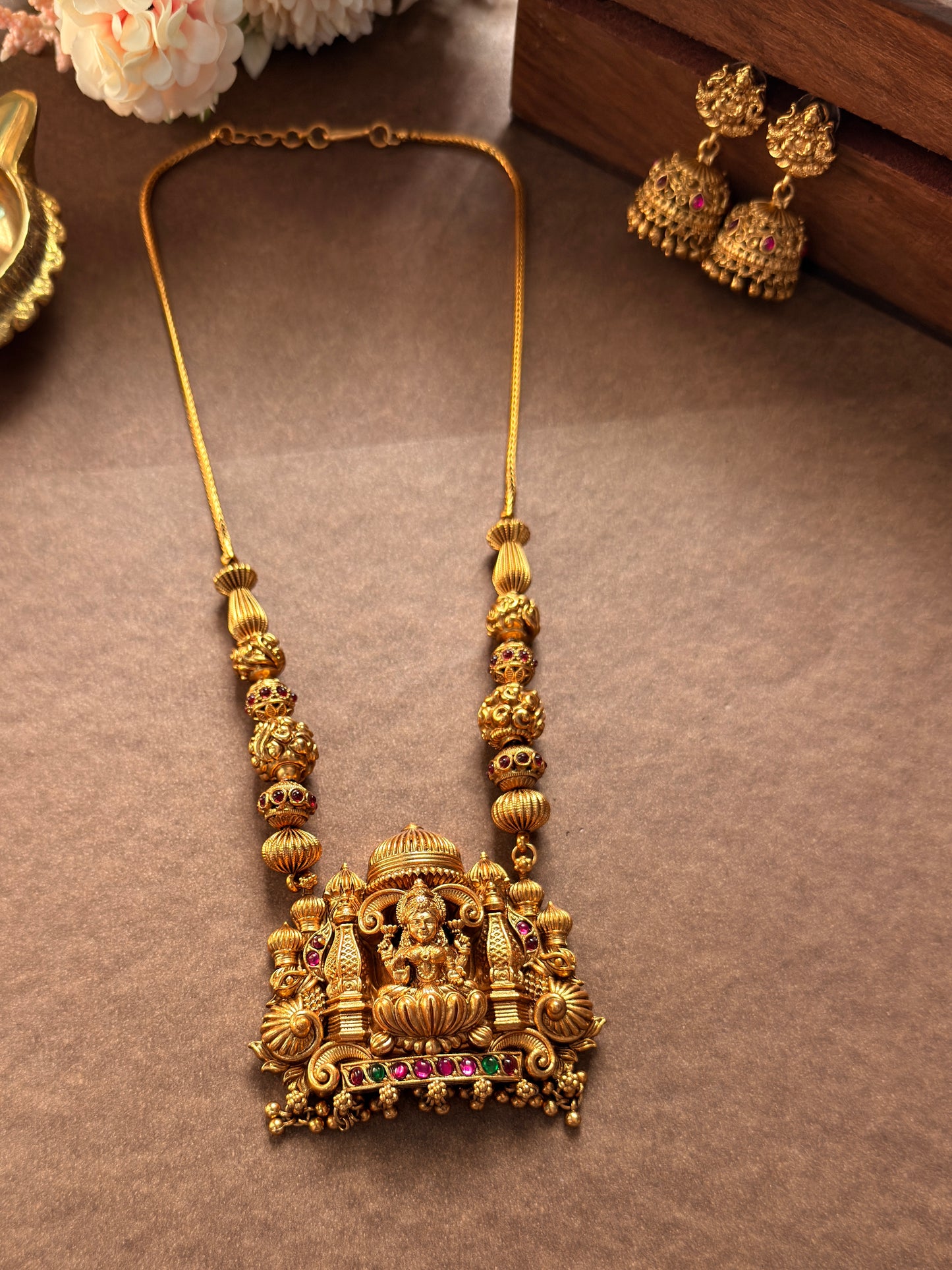 Lakshmi single pillar pendent mid haram MID28