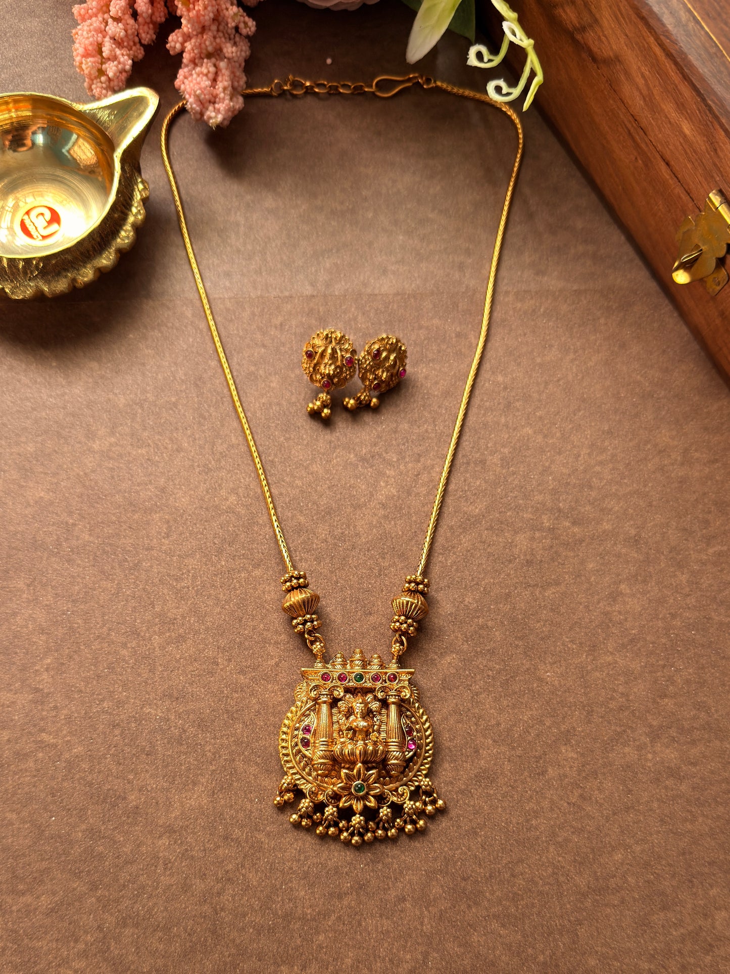 Lakshmi Dollar Single Pillar Short Chain SC11