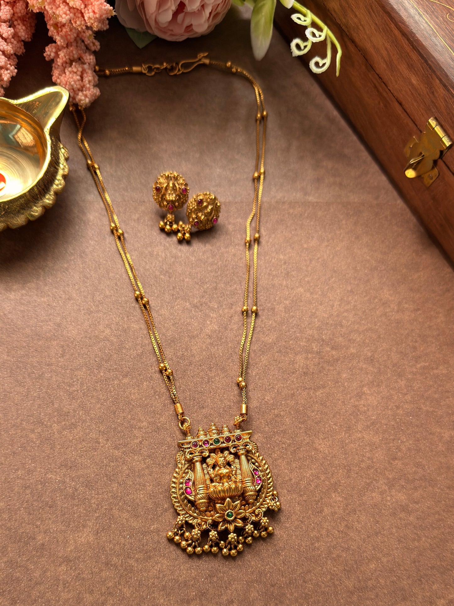 Lakshmi Dollar Single Pillar Short Chain SC11