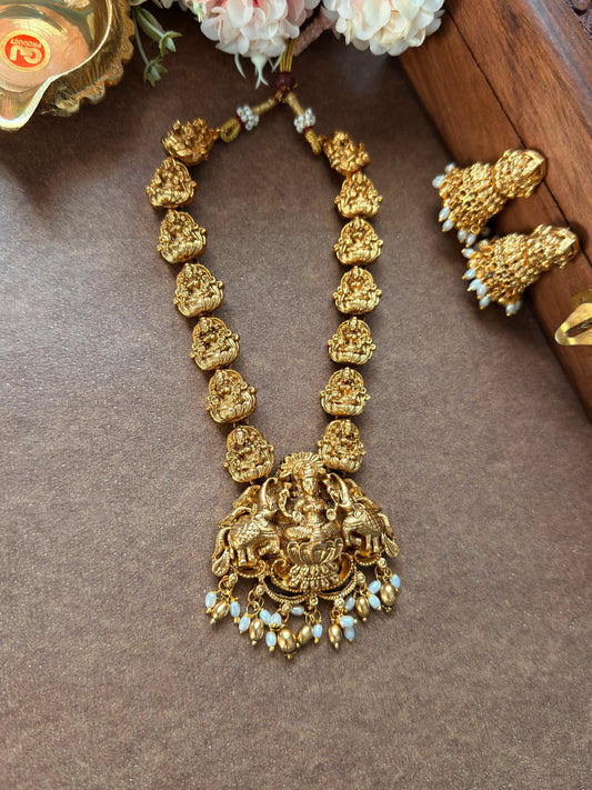 Lakshmi Chain Model With White Pearl Short Chain NE34
