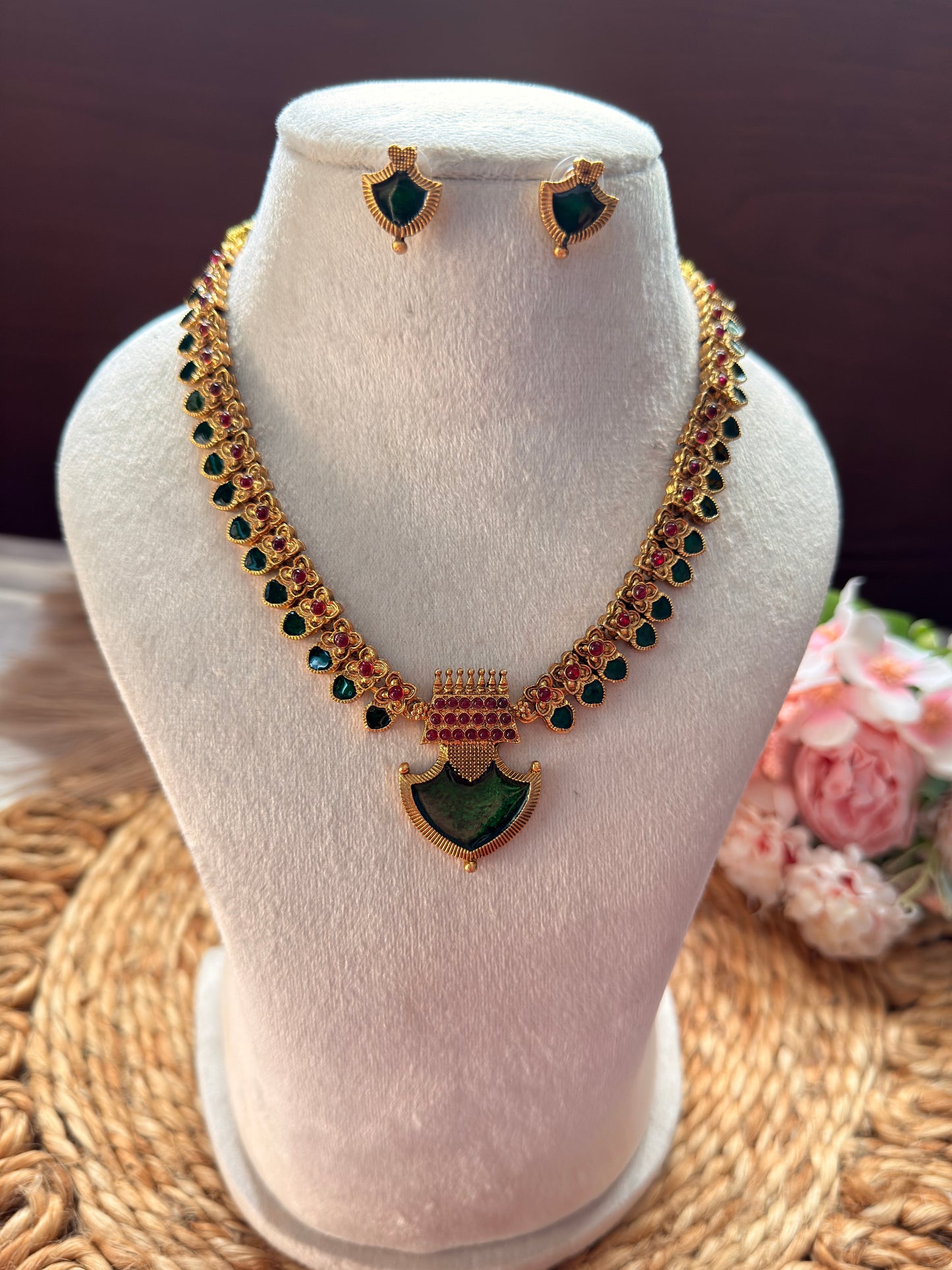 Green Pallaka Short Chain NE28