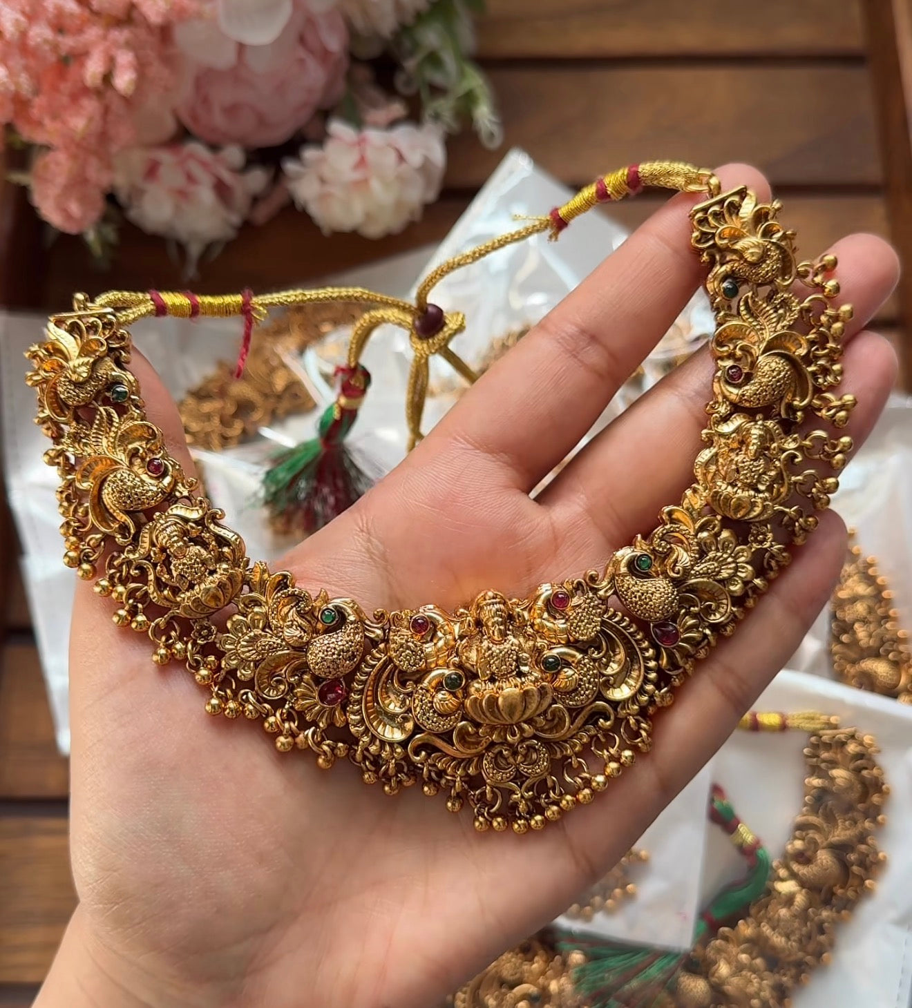 Devi Gold NE71