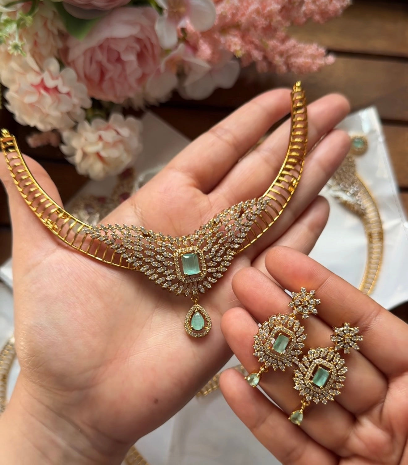 Hasli type AD STONE necklace DIA40