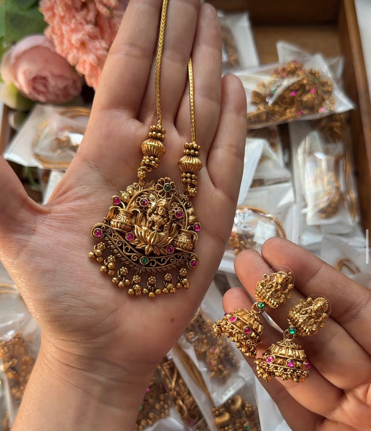 Flower design Lakshmi pendent short chain SC16