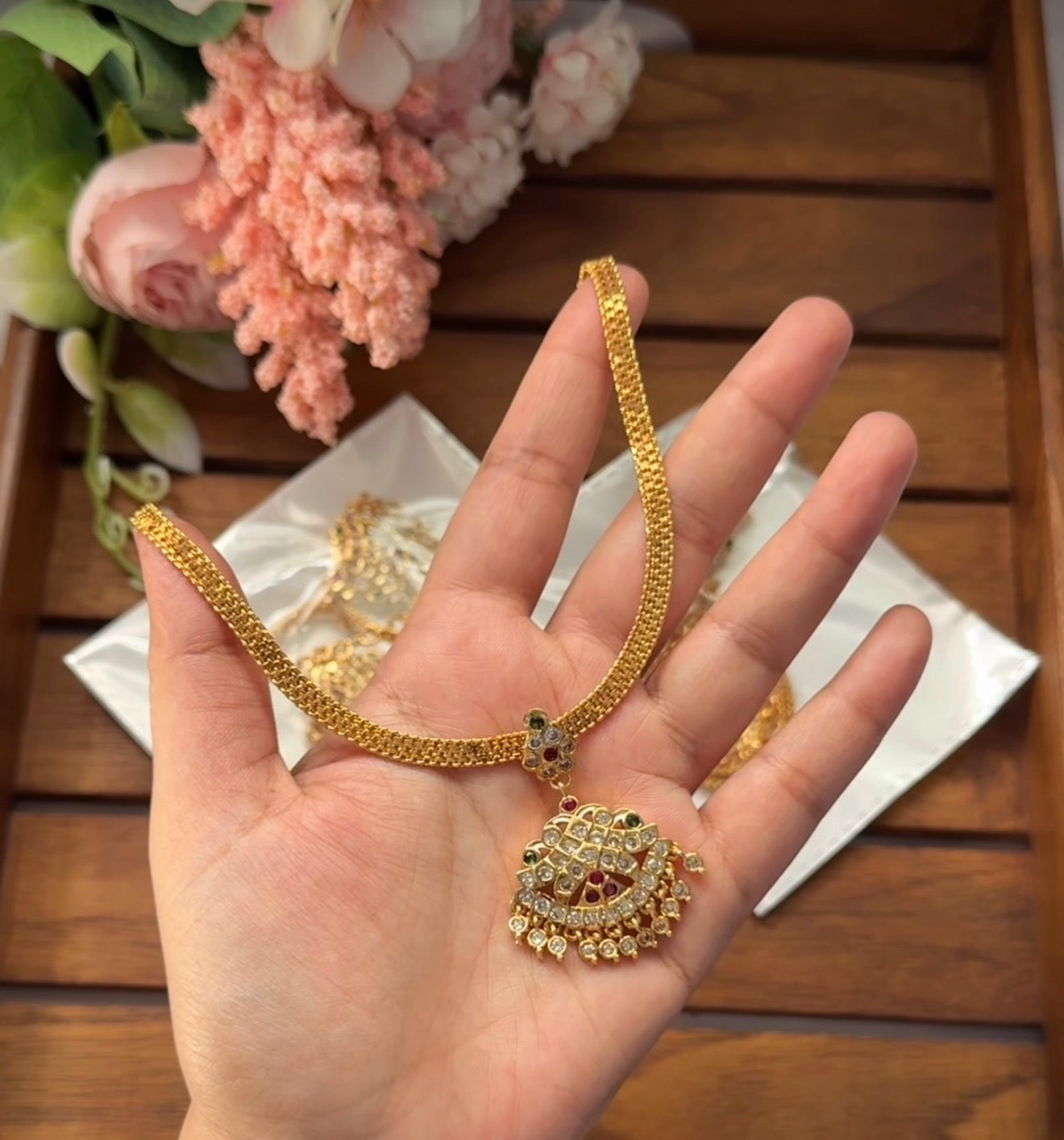 Multi stone Attigai
