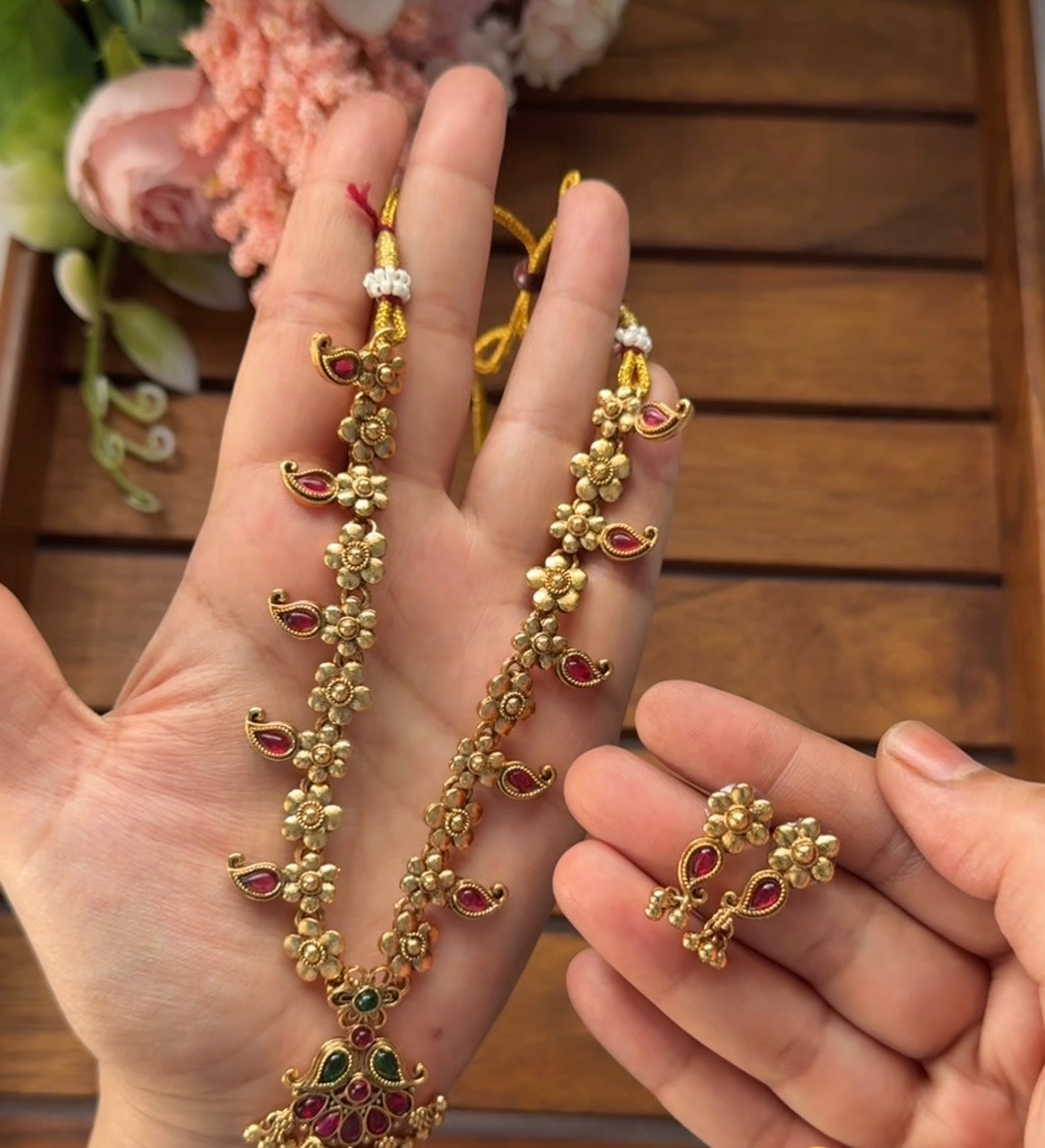 flower design with small mango necklace NE42