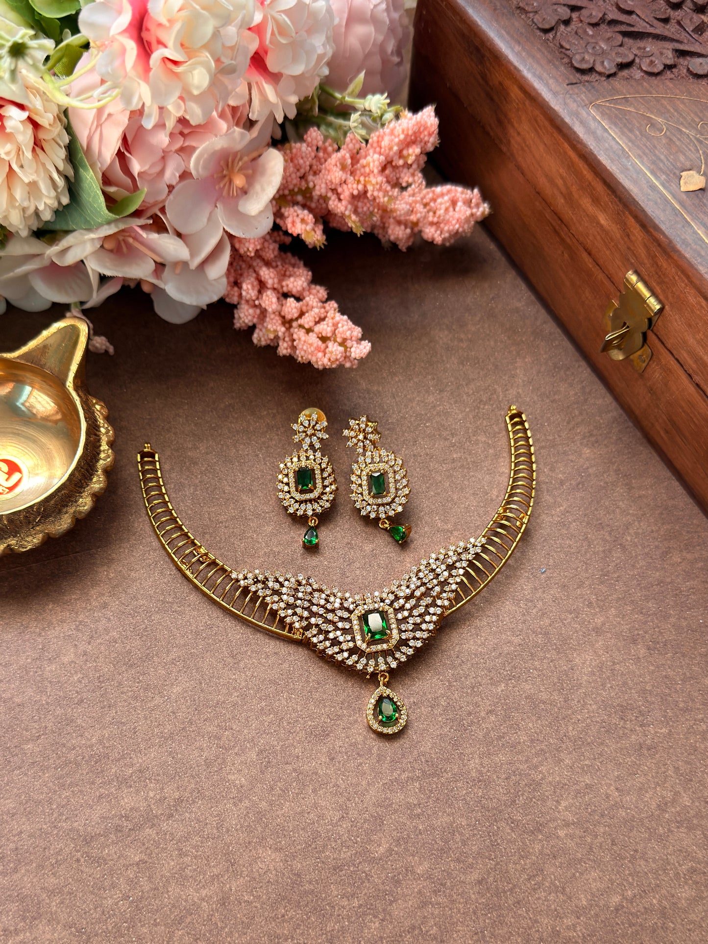 Hasli type AD STONE necklace DIA40