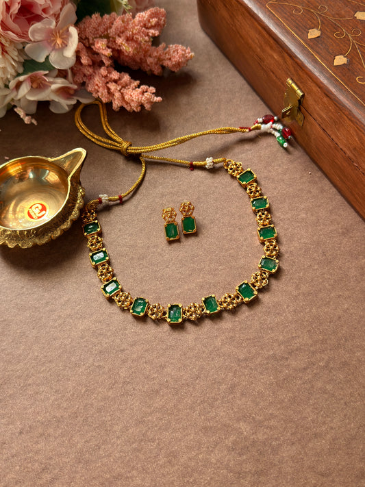Flower design with stone necklace NE43