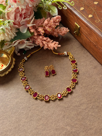 Flower design with stone necklace NE43