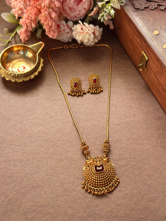 Single chain with Gold beads SC03