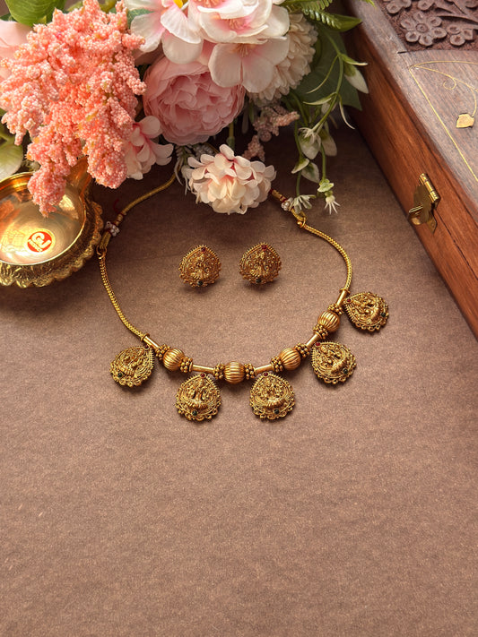 Five Small Pendant Necklace NE91