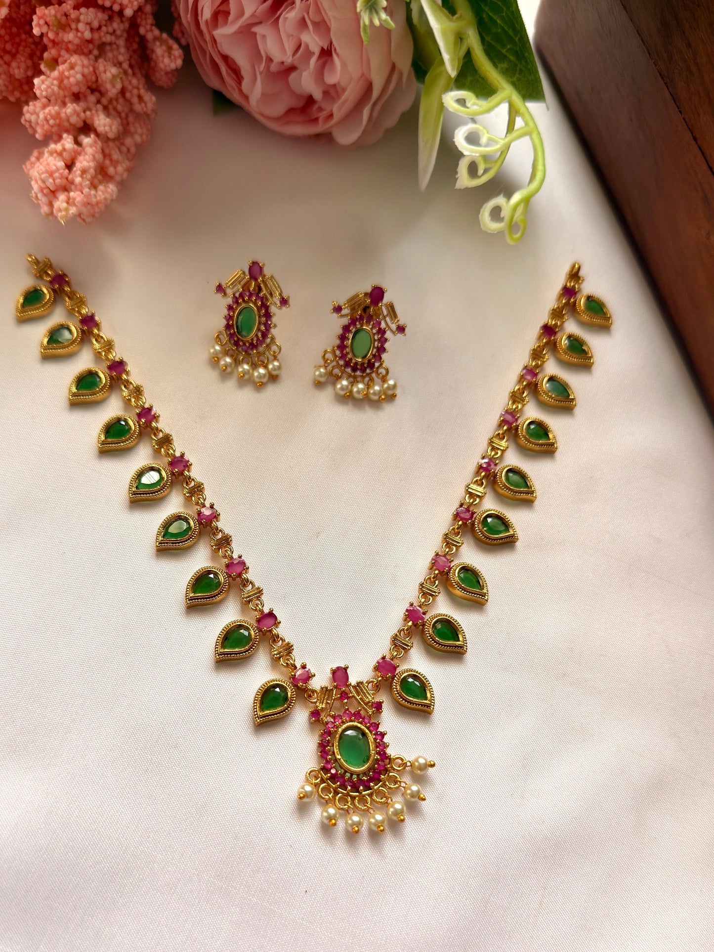 green palaka with pink stone and pearl hanging necklace NE76