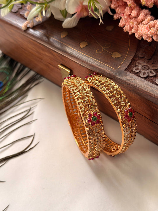 Simple Flower Bangle B23