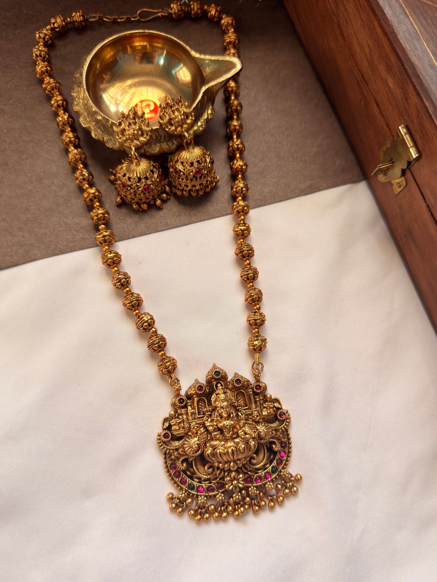 Lakshmi Large Pendent Mid Haram MID16