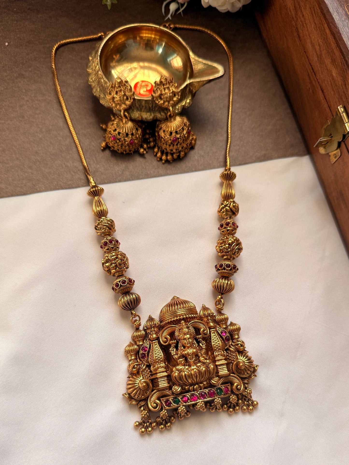 Lakshmi single pillar pendent mid haram MID28
