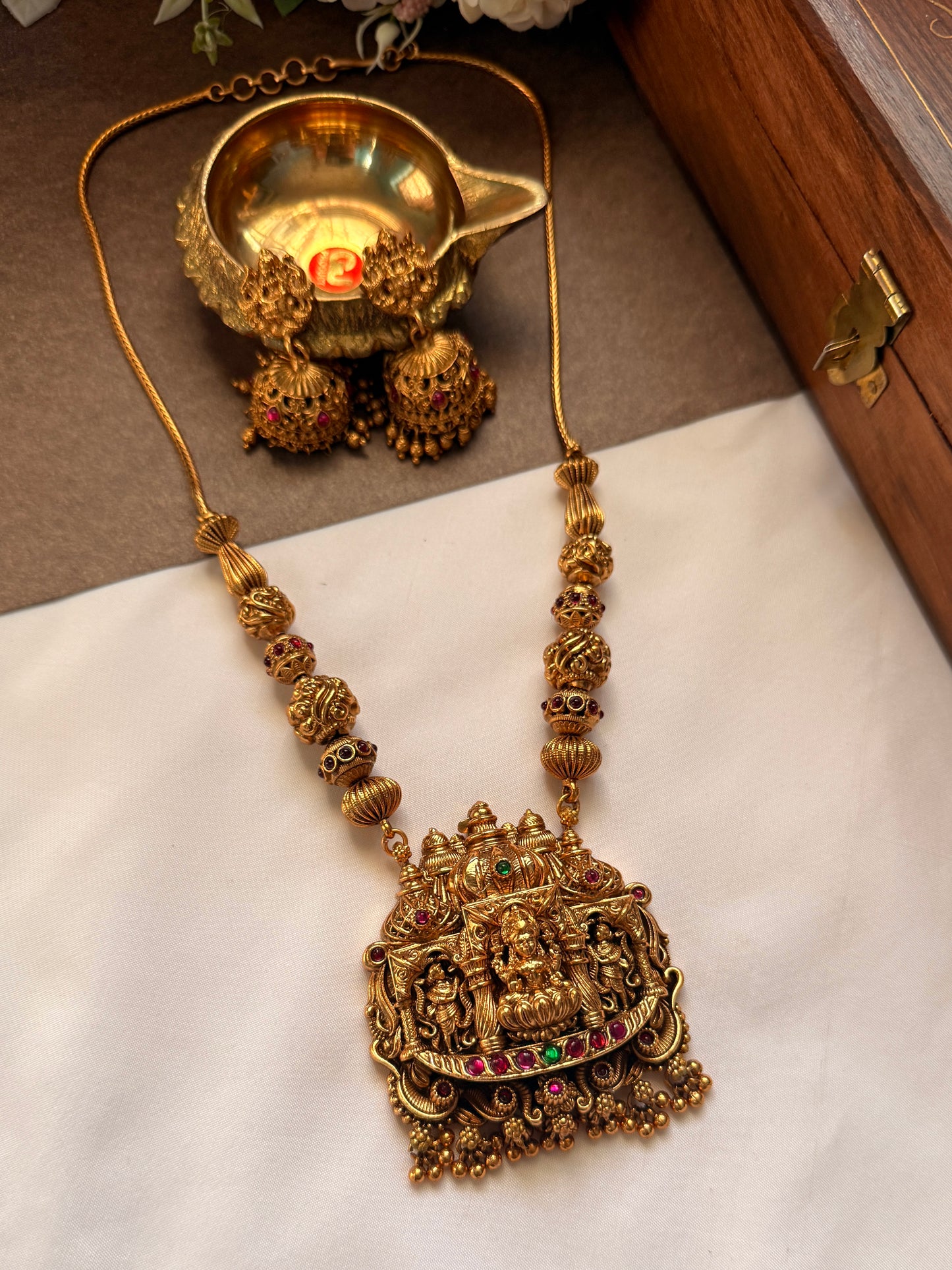 Trendy Lakshmi Pendent Half Chain Model MID19
