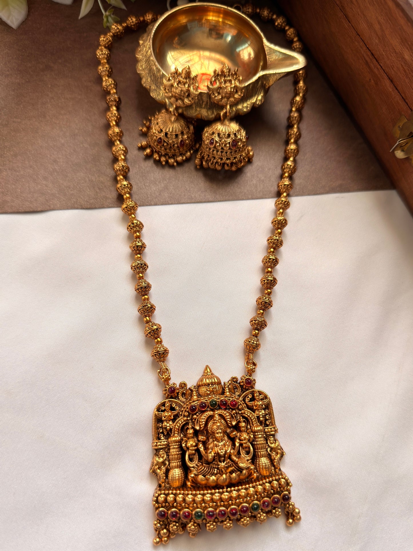 Lakshmi Pendent Single Pillar Mid Haram MID13