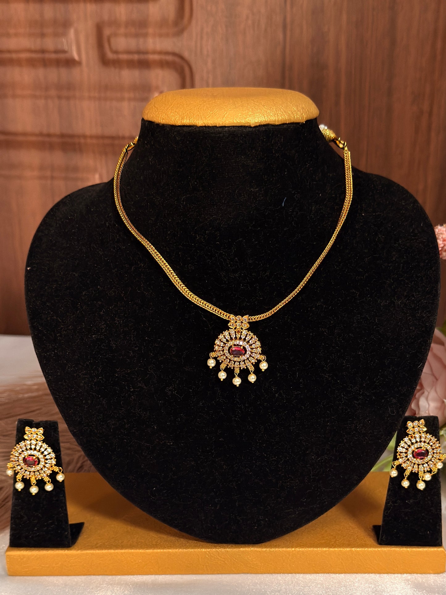 AD Round dollar with pearl hanging DIA38