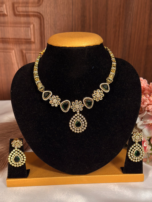 Green stone hasli necklace with flower design DIA42