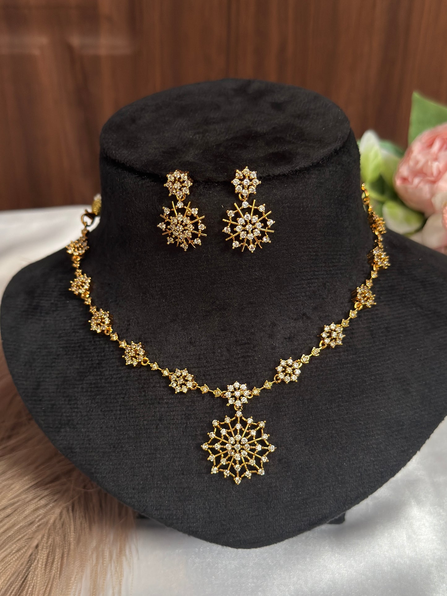 Corona AD Necklace DIA29